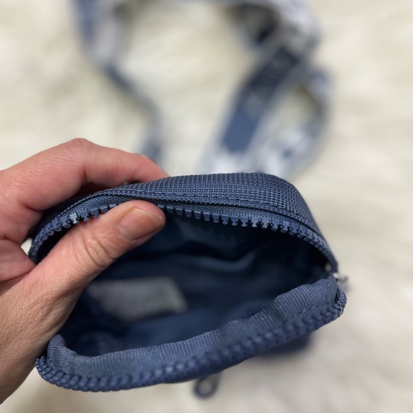 New🌿Nike Sportswear Crossbody Bag - Picture 5 of 5